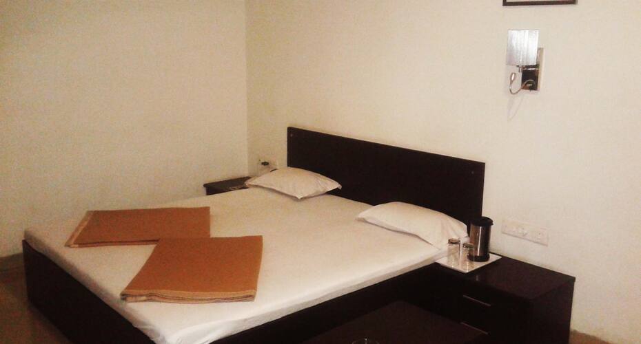 Utsav Resort & Garden Restaurant, Indore 3